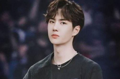 导演吃瓜肖战王一博视频,肖战王一博幕后吃瓜瞬间，揭秘兄弟情深背后的秘密