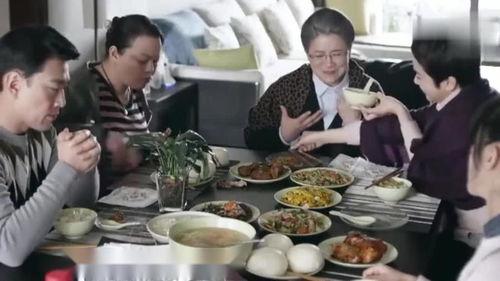 带保姆上桌吃瓜视频大全,揭秘带保姆上桌吃瓜视频背后的温馨故事