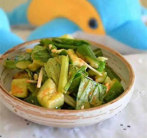 吃瓜拌料的视频,轻松制作夏日消暑佳品